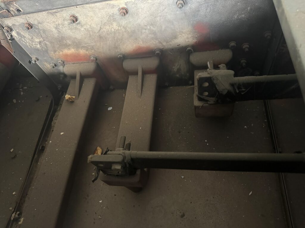 bus bar spout