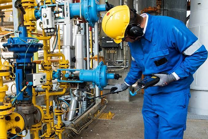 Compressed air pipeline leak detection